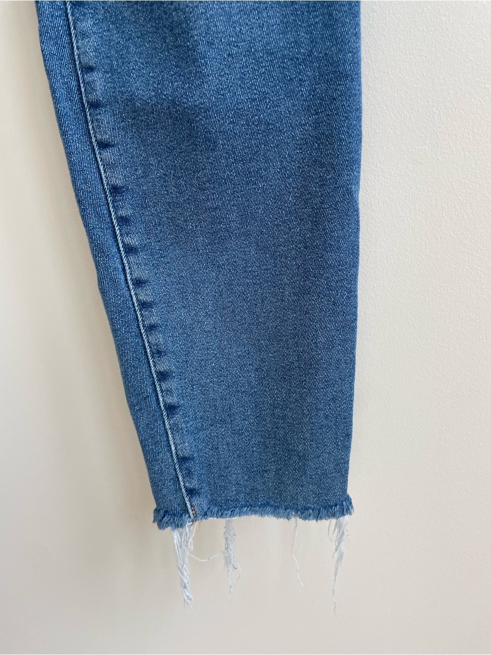 Good American Good Legs Skinny High-Rise Raw Hem Blue Denim Jeans - Picture 3 of 7